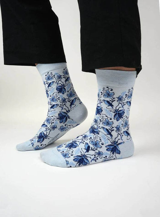 Kunstsokken Delfts Blauw Vogels en Insecten dames en heren sokken - Elzinga Kousen